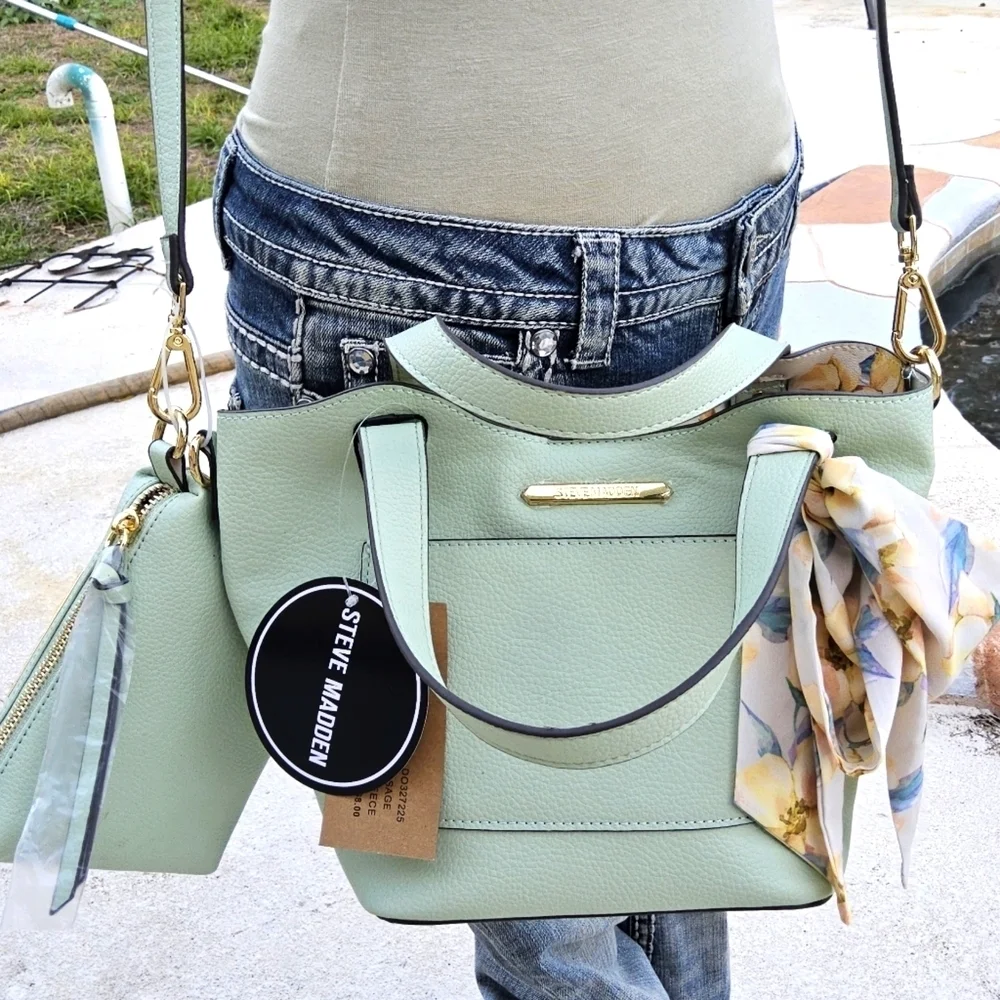 NWT STEVE MADDEN SAGE 